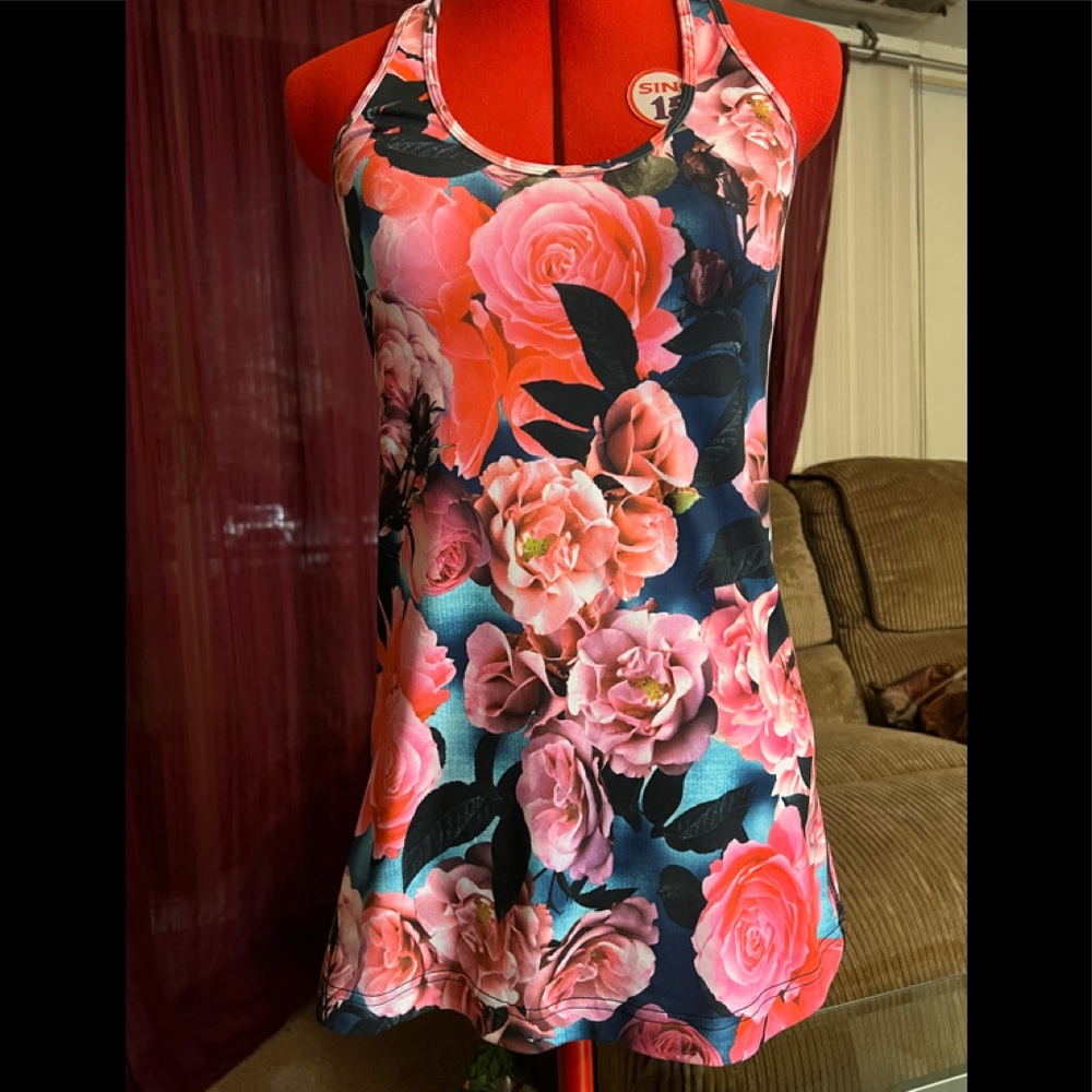 lululemon sleeveless shirt for women size 8